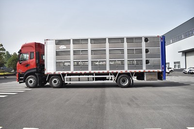 Heavy-Duty Bulk Feed Transport Pig Transport Truck Livestock and Poultry Delivery