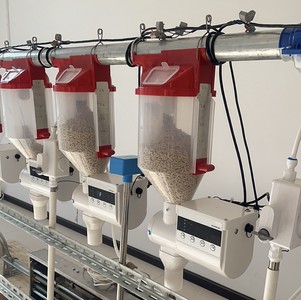 Adjustable Volume Quantitative Feed Drop Feeder | Automatic Livestock Feeding Measuring Cup for Pig Farm