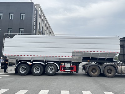 Truck for Mixed Feed Farm Truck High Capacity Feed Trailer Truck for Sale, Direct Factory